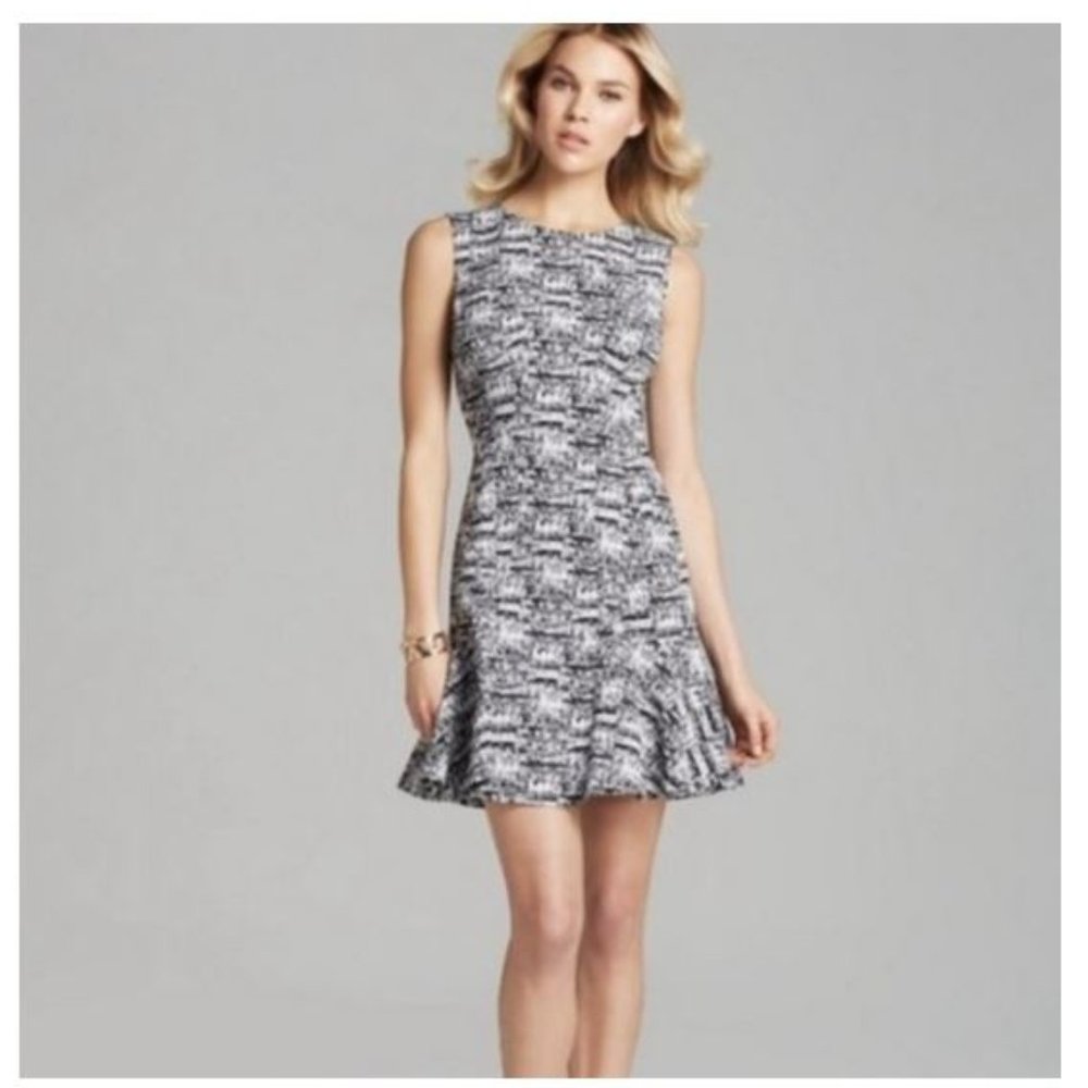 Diane Von Furstenberg Jaelyn Fit & Flare Peplum Dress in Black and White, 2 EUC
